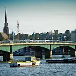 Hotel Riverbank House