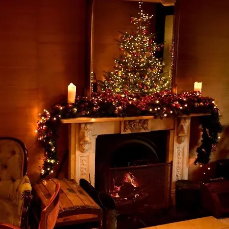 Riverbank House Отель Ferrybank