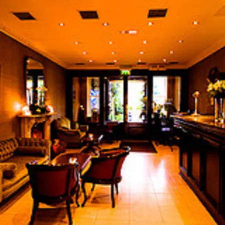 Отель Riverbank House 3*