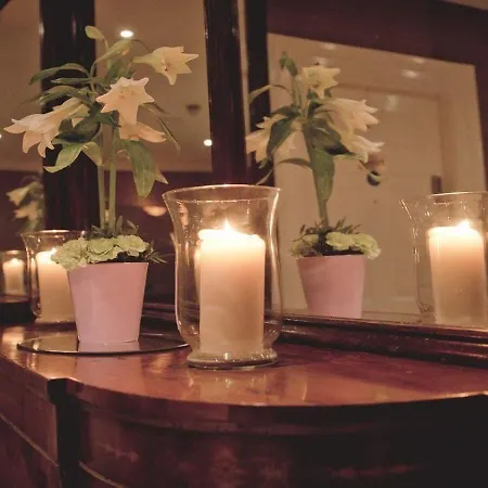 Riverbank House Hotel 3*