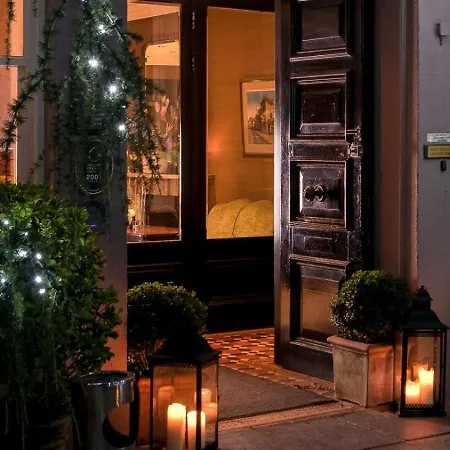 Отель Riverbank House 3*