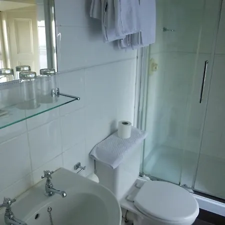 Отель Riverbank House Ferrybank