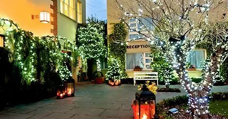 Riverbank House Отель Ferrybank