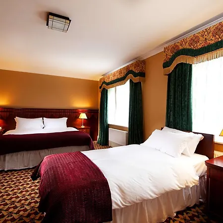 Riverbank House Ferrybank