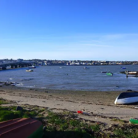 Riverbank House Отель