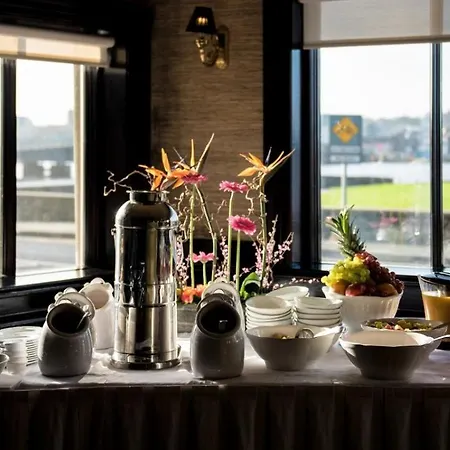 Riverbank House 3* Ferrybank