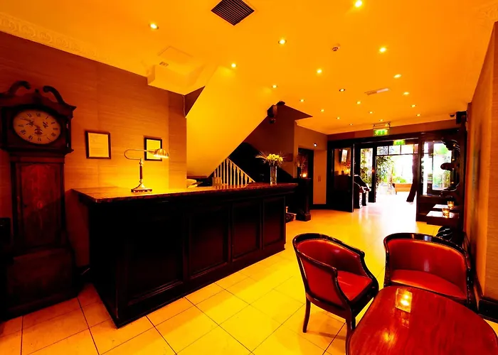 Riverbank House Hotel