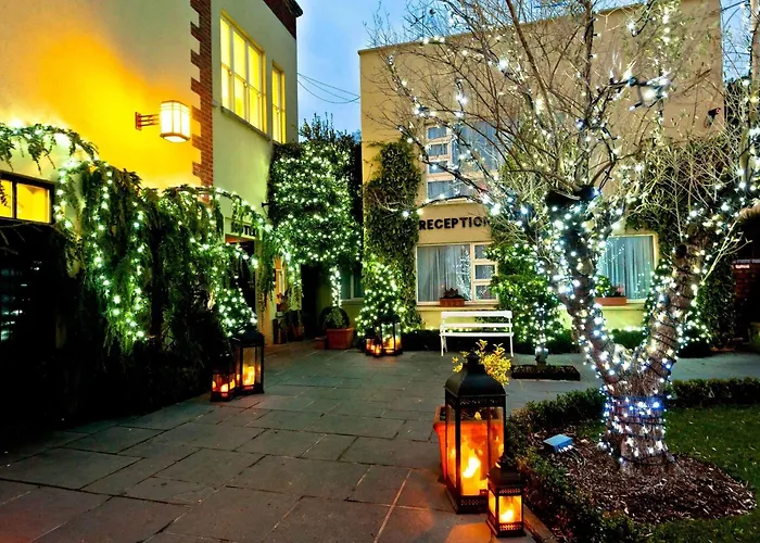 Otel Riverbank House