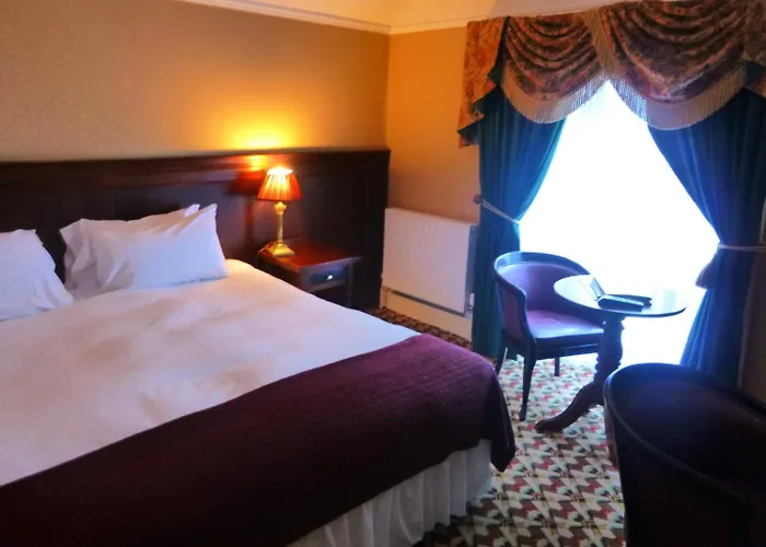 Riverbank House Hotel 3*