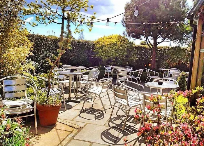 Riverbank House 3* Ferrybank