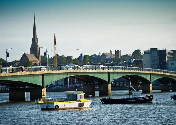 Hotel Riverbank House