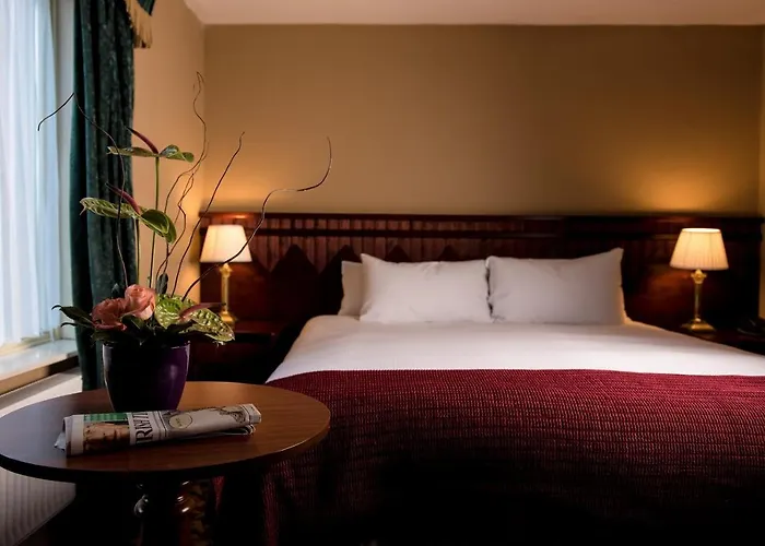 Hotel Riverbank House