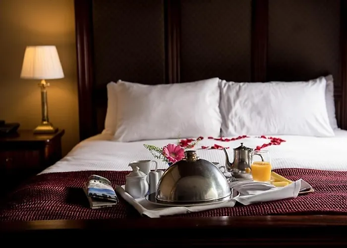 Hotel Riverbank House